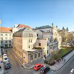 Spacious And Bright Apartment Dusni 13